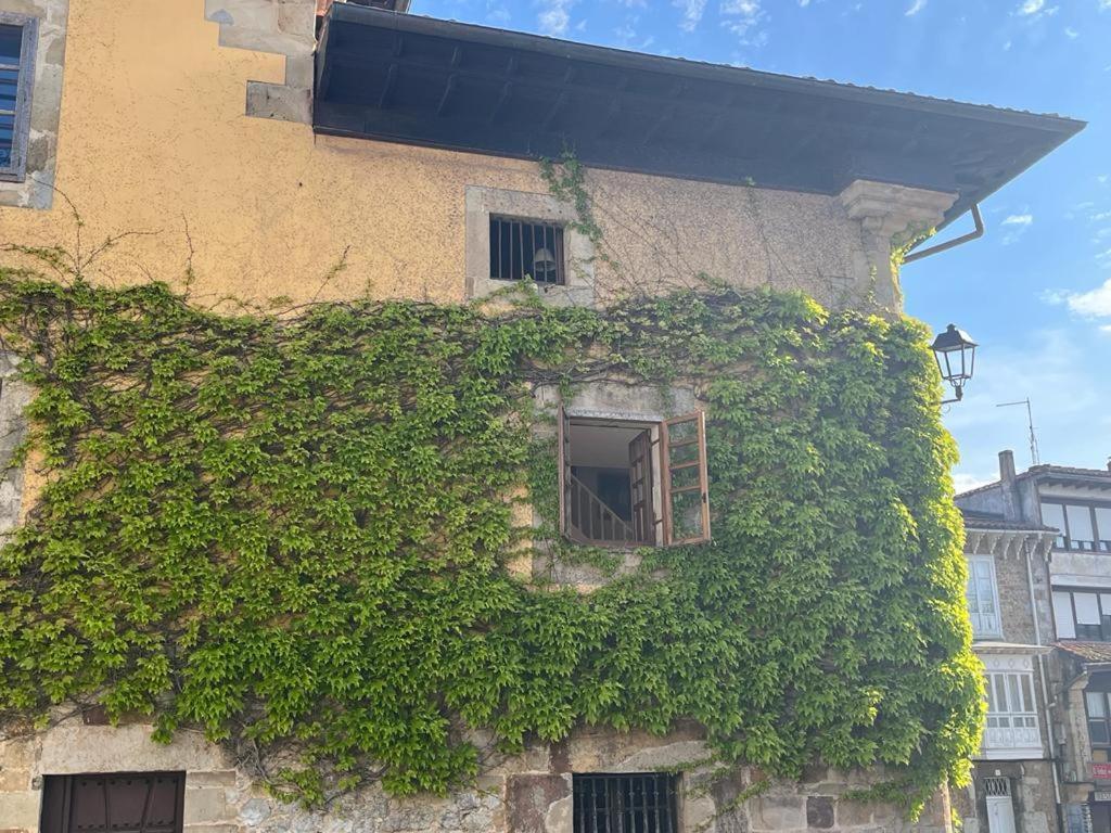 Apartamento Gaudi Comillas Bagian luar foto
